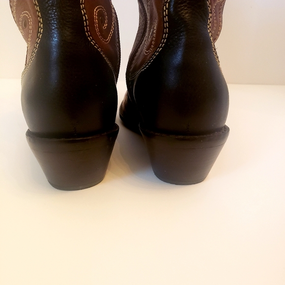 Brown and black cowboy boots 👢 - Picture 6 of 6
